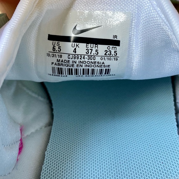 Nike - Picture 5 of 5